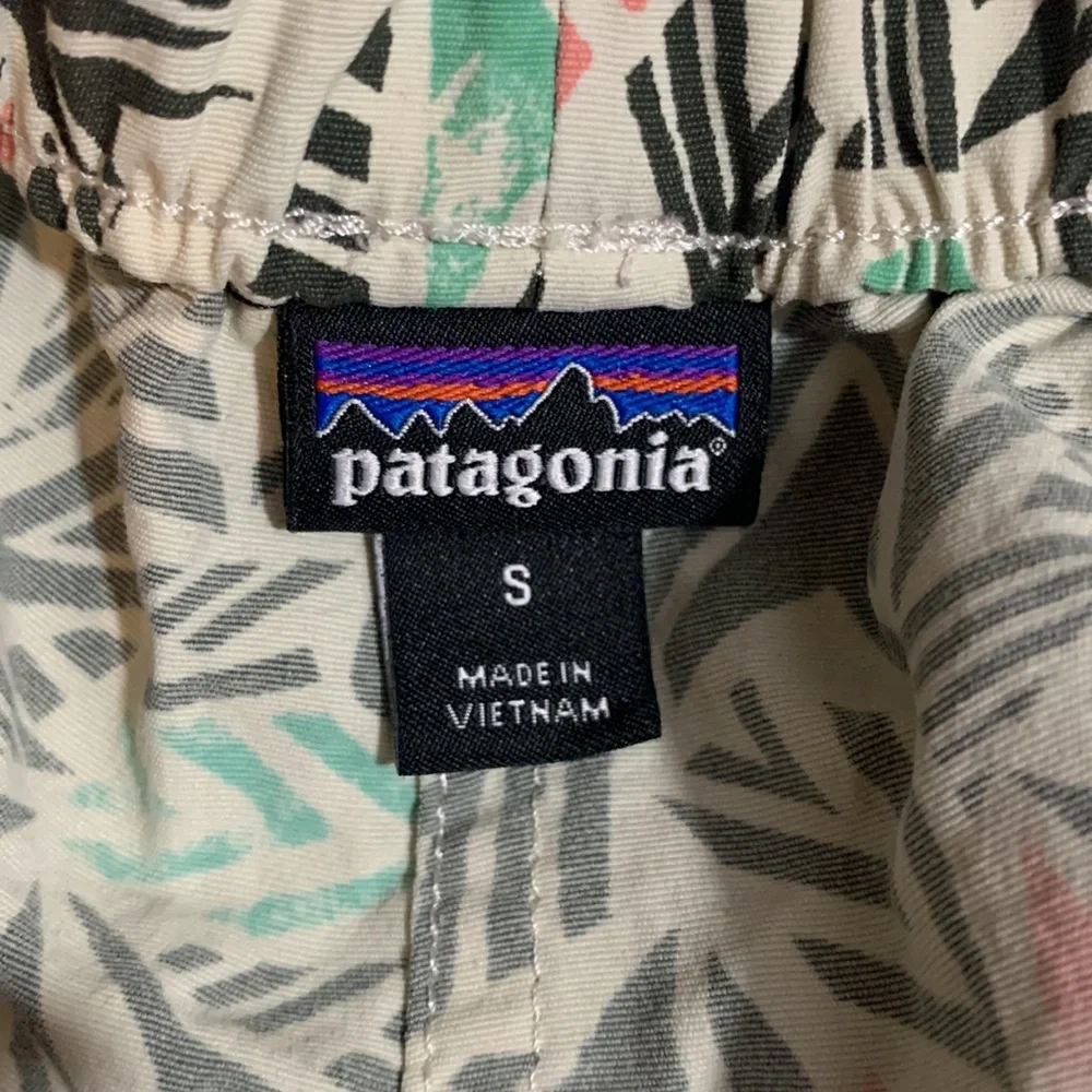 Patagonia patterned shorts - Picture 3 of 3